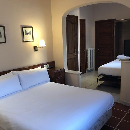 Hostal De La Gloria Виладрау Экстерьер фото