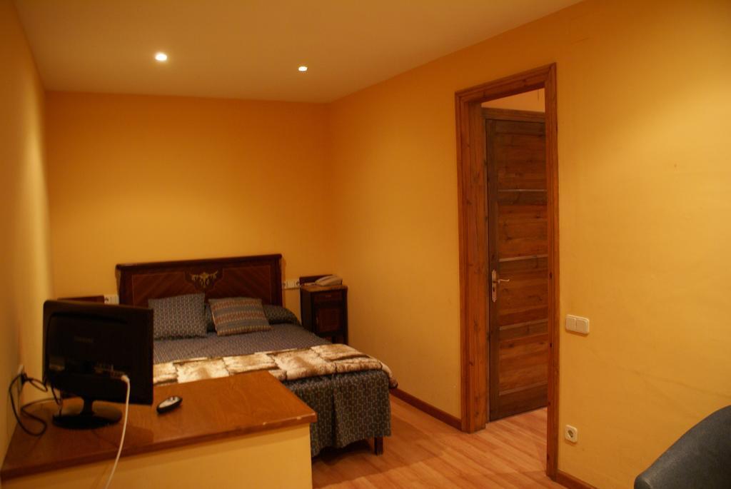 Hostal De La Gloria Виладрау Экстерьер фото