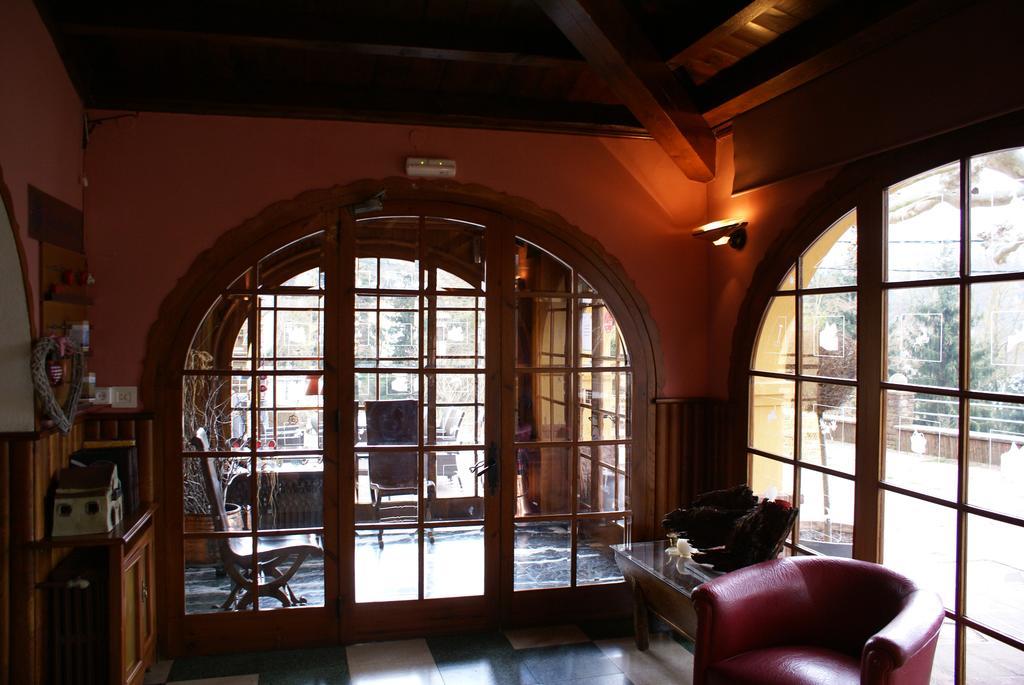 Hostal De La Gloria Виладрау Экстерьер фото