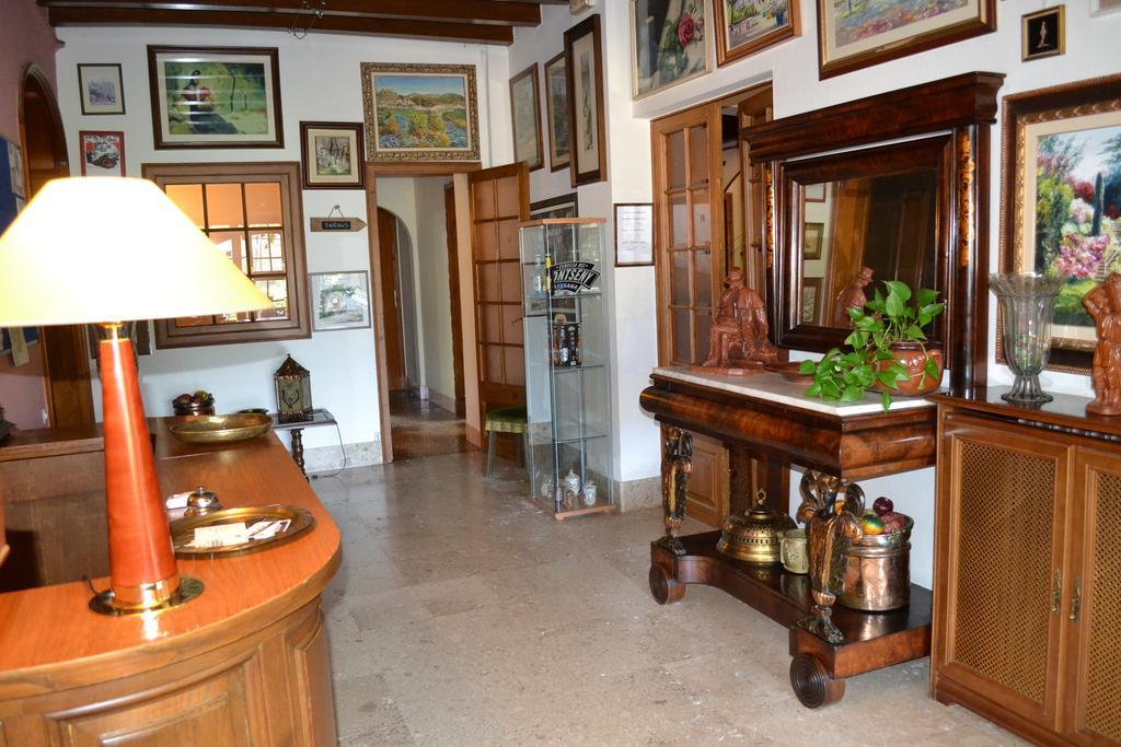 Hostal De La Gloria Виладрау Экстерьер фото