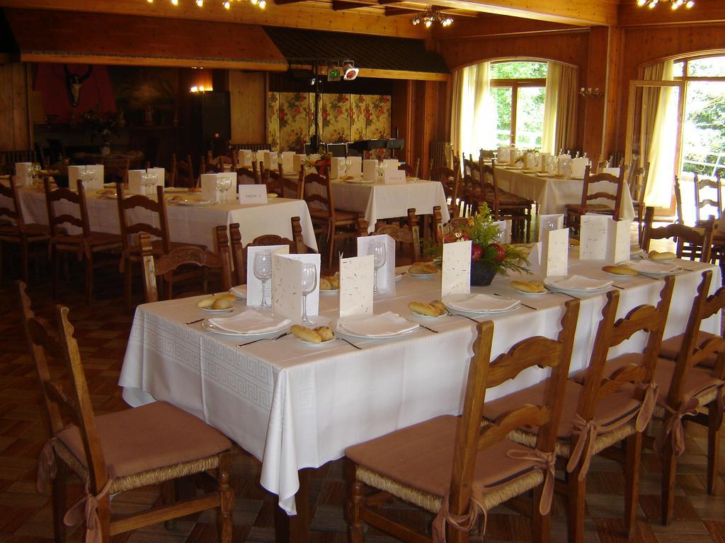 Hostal De La Gloria Виладрау Экстерьер фото