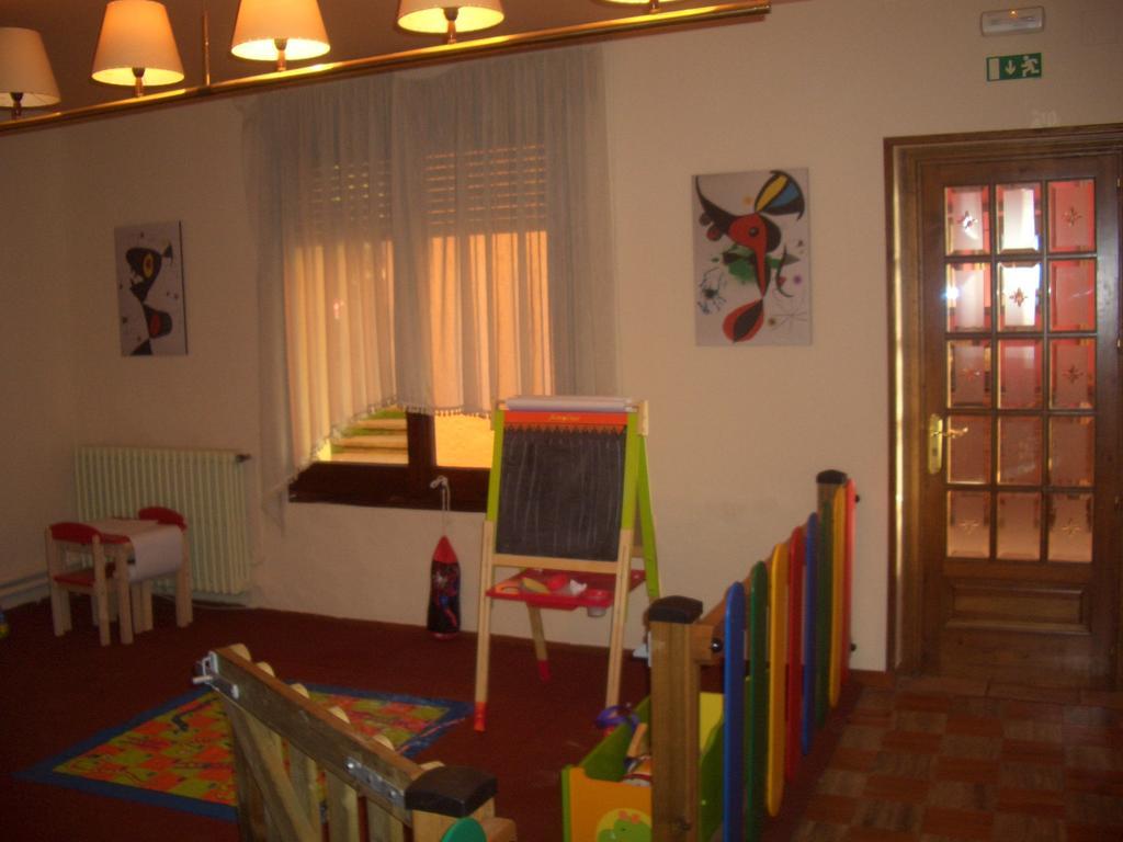 Hostal De La Gloria Виладрау Экстерьер фото