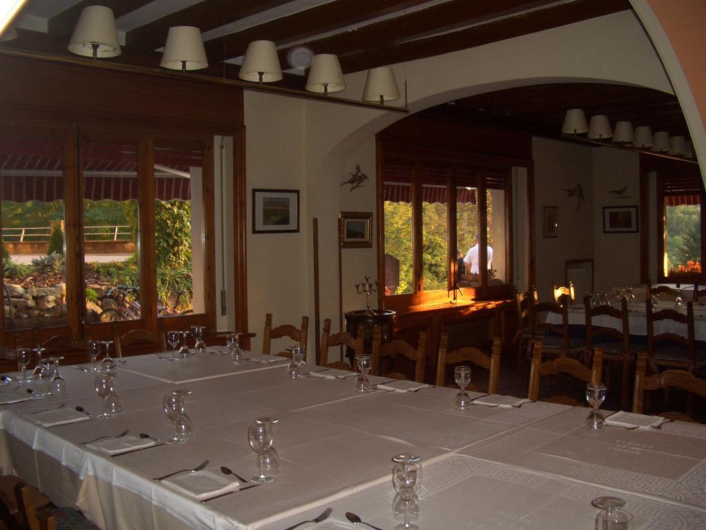 Hostal De La Gloria Виладрау Экстерьер фото