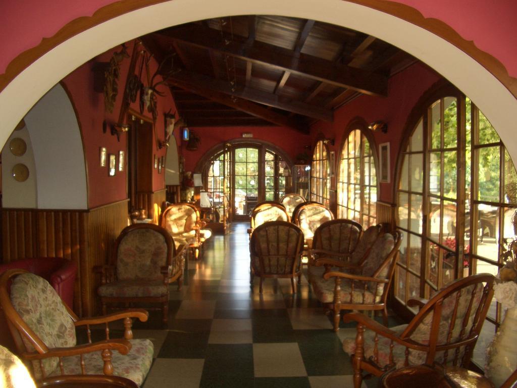 Hostal De La Gloria Виладрау Экстерьер фото