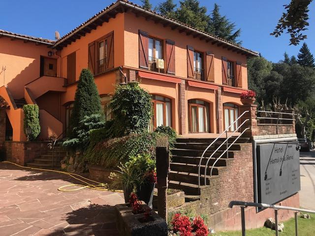 Hostal De La Gloria Виладрау Экстерьер фото