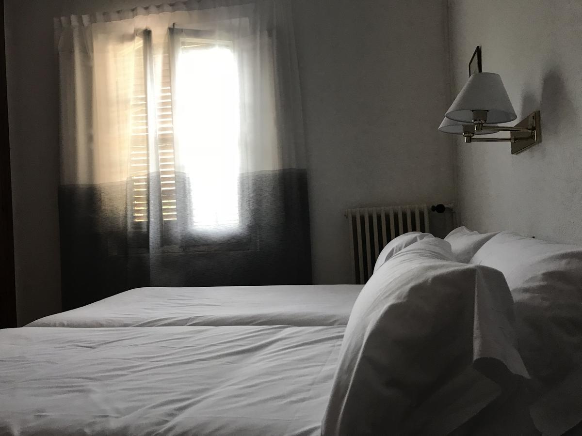 Hostal De La Gloria Виладрау Экстерьер фото