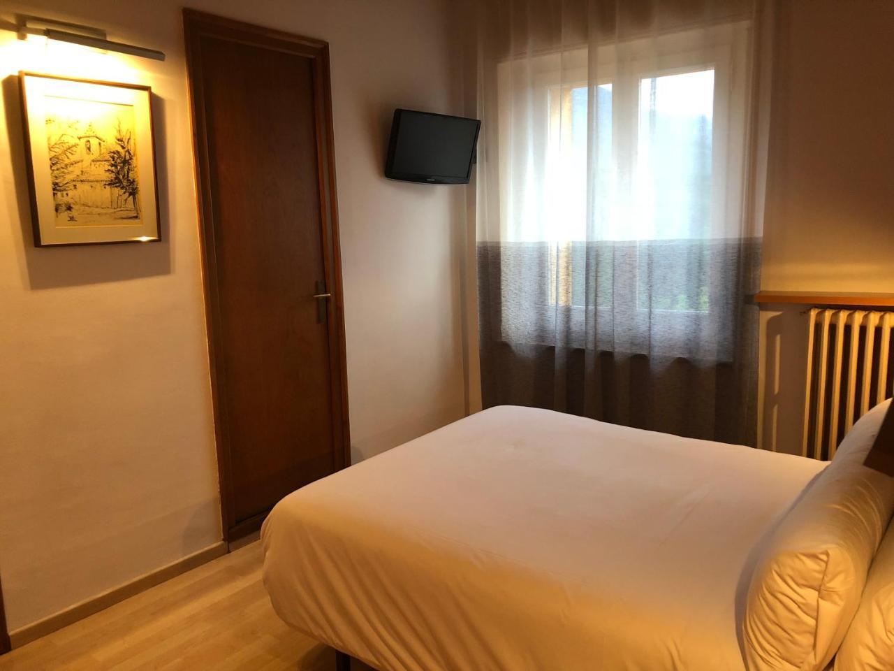 Hostal De La Gloria Виладрау Экстерьер фото