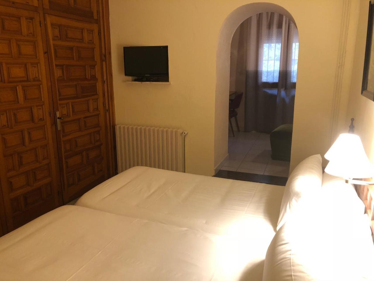Hostal De La Gloria Виладрау Экстерьер фото