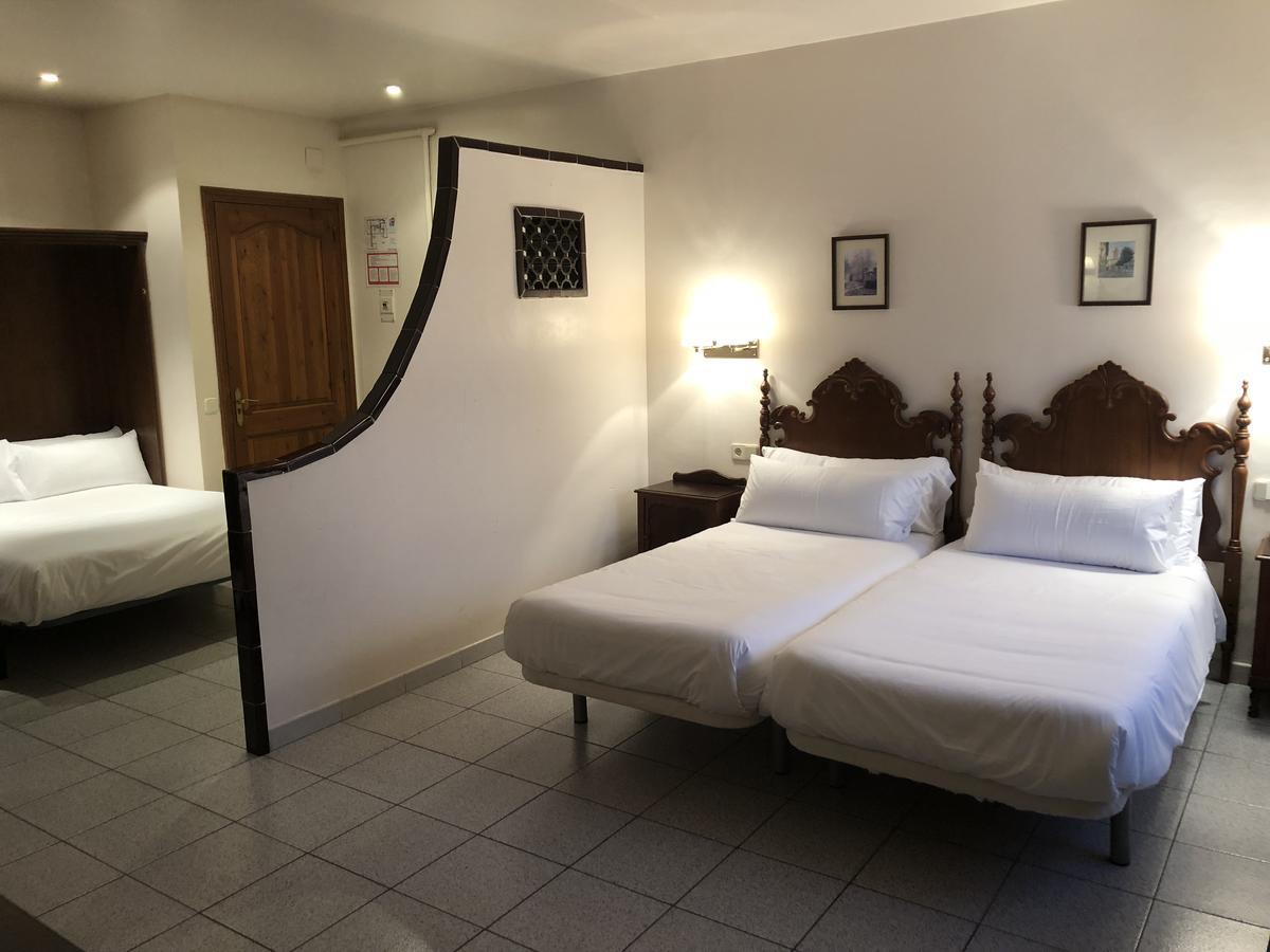 Hostal De La Gloria Виладрау Экстерьер фото