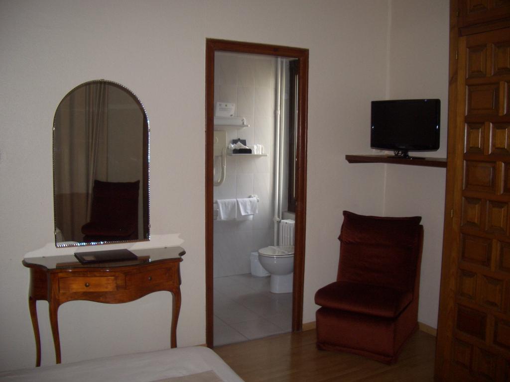 Hostal De La Gloria Виладрау Экстерьер фото